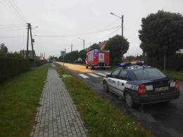 150 metrów drogi w Lewinie Brzeskim pokryte ziarnami kukurydzy