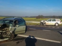 Wypadek Ligota Dolna. Kierowca z dwuletnim dzieckiem trafili do szpitala