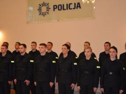 Nowi policjanci zaprzysiężeni, doświadczeni uhonorowani