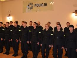 Nowi policjanci zaprzysiężeni, doświadczeni uhonorowani