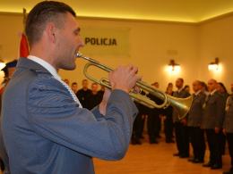 Nowi policjanci zaprzysiężeni, doświadczeni uhonorowani