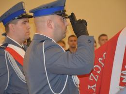 Nowi policjanci zaprzysiężeni, doświadczeni uhonorowani