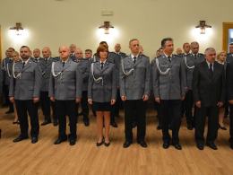 Nowi policjanci zaprzysiężeni, doświadczeni uhonorowani