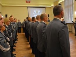 Nowi policjanci zaprzysiężeni, doświadczeni uhonorowani