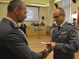 Nowi policjanci zaprzysiężeni, doświadczeni uhonorowani