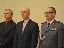 Nowi policjanci zaprzysiężeni, doświadczeni uhonorowani