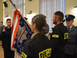 Nowi policjanci zaprzysiężeni, doświadczeni uhonorowani