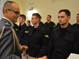 Nowi policjanci zaprzysiężeni, doświadczeni uhonorowani
