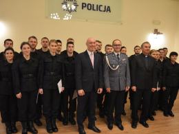 Nowi policjanci zaprzysiężeni, doświadczeni uhonorowani