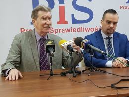 Namysłów: Burmistrz wydał ponad 800 tys. złotych na premię dla najbliższych pracowników.