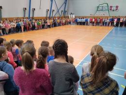 Uczniowie PSP 24 w Opolu obchodzą Światowy Dzień Życzliwości i Pozdrowień