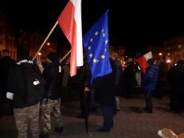 "Łańcuch Światła" w obronie Sądów: "Nie oddamy niezależności sądownictwa"