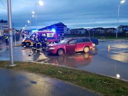 Dwa pojazdy zderzyły się na Alei Solidarności w Opolu, są ranni.