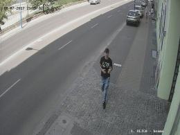 Poszukiwany oszust. Publikujemy zdjęcia z monitoringu