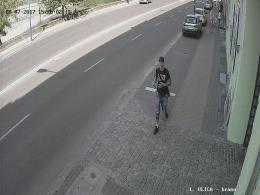Poszukiwany oszust. Publikujemy zdjęcia z monitoringu