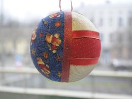 Jak samodzielnie wykonać choinkową bombkę?