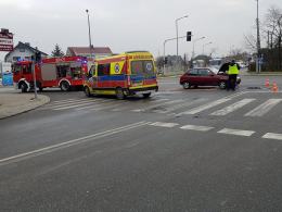 Kolizja dwóch pojazdów na skrzyżowaniu Wiejskiej z Oleską w Opolu.