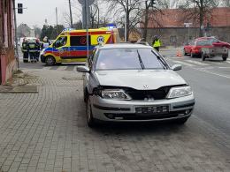 Kolizja dwóch pojazdów na skrzyżowaniu Wiejskiej z Oleską w Opolu.