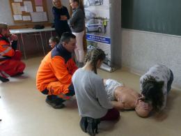 Policjanci uczyli dzieci udzielania pierwszej pomocy przedmedycznej