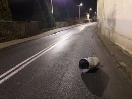 Przeszkadzały mu śmieci ... w betonowych koszach