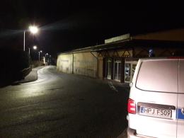Przeszkadzały mu śmieci ... w betonowych koszach