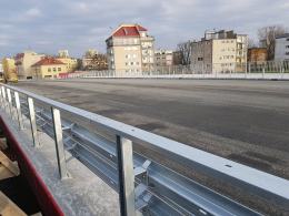 Most na Niemodlińskiej przechodzi test obciążeniowy.
