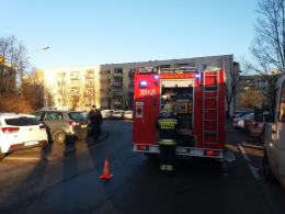 Zwarcie instalacji i pożar na Piotrkowskiej. Ewakuowano 10 osób.