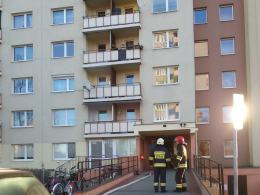 Zwarcie instalacji i pożar na Piotrkowskiej. Ewakuowano 10 osób.