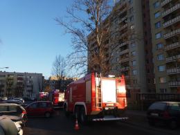 Zwarcie instalacji i pożar na Piotrkowskiej. Ewakuowano 10 osób.