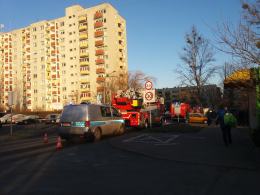 Zwarcie instalacji i pożar na Piotrkowskiej. Ewakuowano 10 osób.
