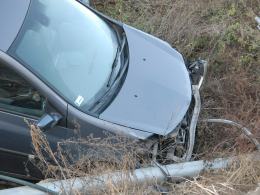 Auto spadło z kładki na Niemodlińskiej