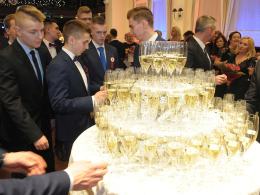 Maturzyści rozpoczynają odliczanie. Ruszyły studniówki na Opolszczyźnie.