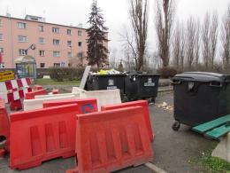 Mieszkańcy Niemodlińskiej nie mogą "legalnie" wyjechać z posesji