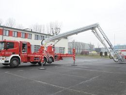 Opolscy strażacy mają nowoczesny wóz z drabiną