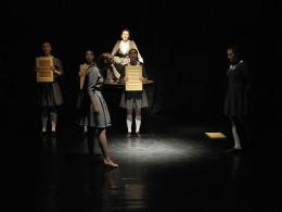 Teatralna rozgrzewka Wielkiej Orkiestry Świątecznej Pomocy