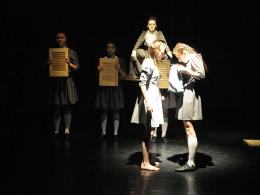 Teatralna rozgrzewka Wielkiej Orkiestry Świątecznej Pomocy