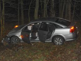 Kolejne auto wypadło z drogi. Jedna osoba ranna w Dąbrowie