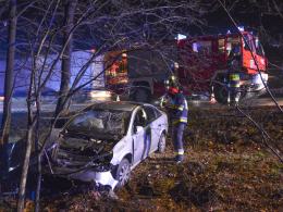 Kolejne auto wypadło z drogi. Jedna osoba ranna w Dąbrowie