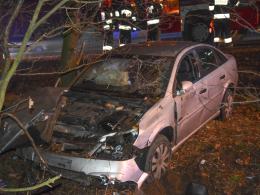Kolejne auto wypadło z drogi. Jedna osoba ranna w Dąbrowie