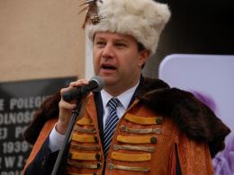 Pół tysiąca maturzystów zatańczyło poloneza na opolskim rynku