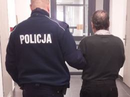 54-latek napadł 89-latka w jego domu