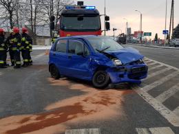 Zderzenie Focusa i Matiza na Oleskiej, są ranni, trwają utrudnienia w ruchu