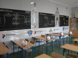 Klasa niczym boisko piłkarskie. Posłuży sportowcom z Prószkowa