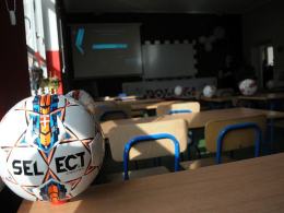 Klasa niczym boisko piłkarskie. Posłuży sportowcom z Prószkowa