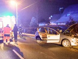 Zderzenie audi i peugeota w Starych Siołkowicach, 69-latka ranna