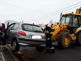 Zderzenie audi i peugeota w Starych Siołkowicach, 69-latka ranna