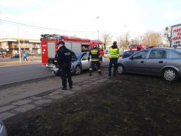 Zderzenie dwóch pojazdów na ul. Dambonia. Jedna osoba odniosła obrażenia