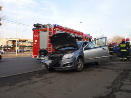 Zderzenie dwóch pojazdów na ul. Dambonia. Jedna osoba odniosła obrażenia
