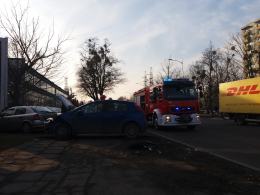 Zderzenie dwóch pojazdów na ul. Dambonia. Jedna osoba odniosła obrażenia