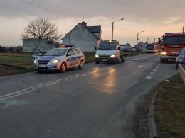 Dwie osoby ranne po uderzeniu busa w samochody osobowe